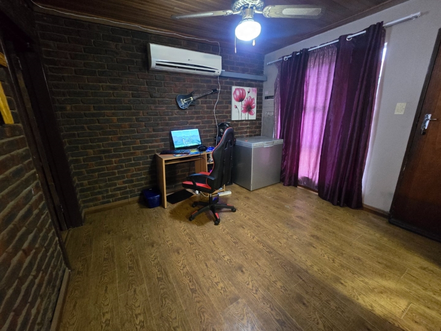 2 Bedroom Property for Sale in Pellissier Free State